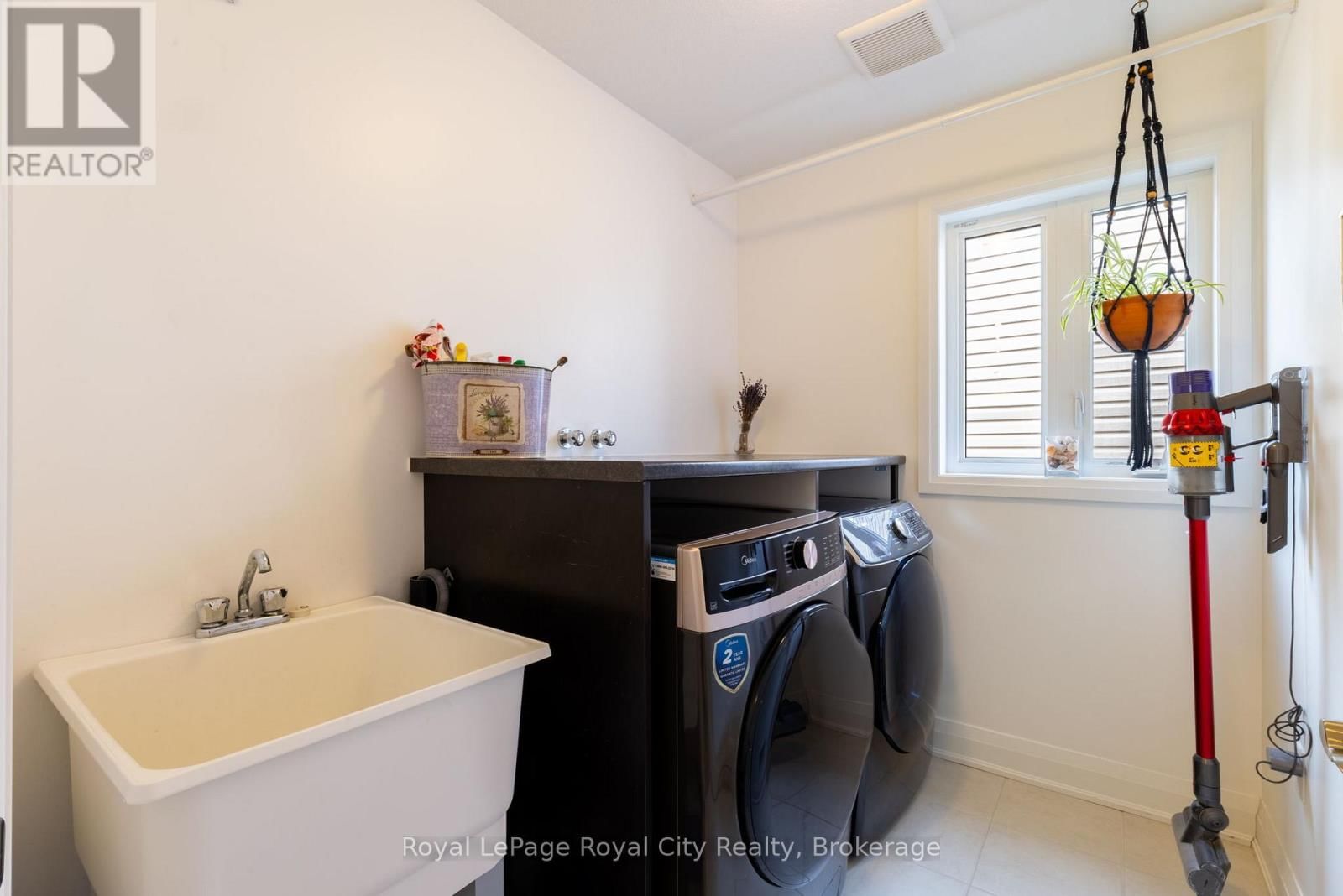 65 ABERDEEN STREET Image 37