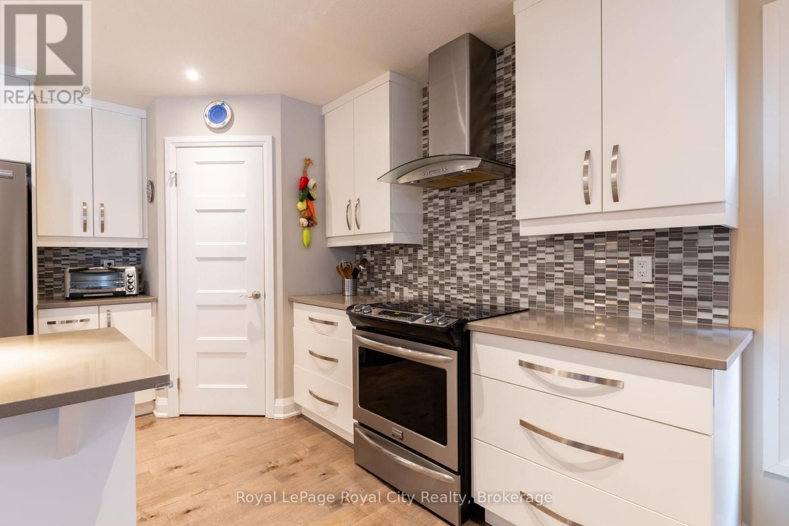 65 ABERDEEN STREET Image 7