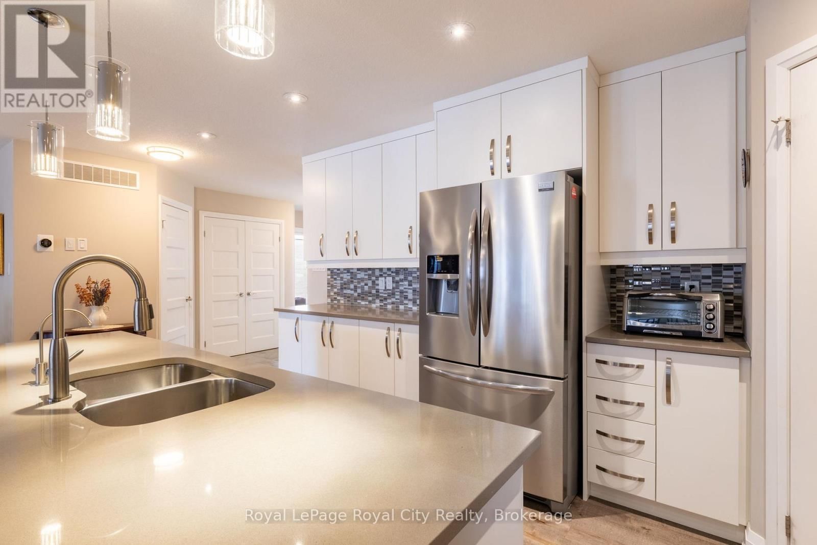 65 ABERDEEN STREET Image 8