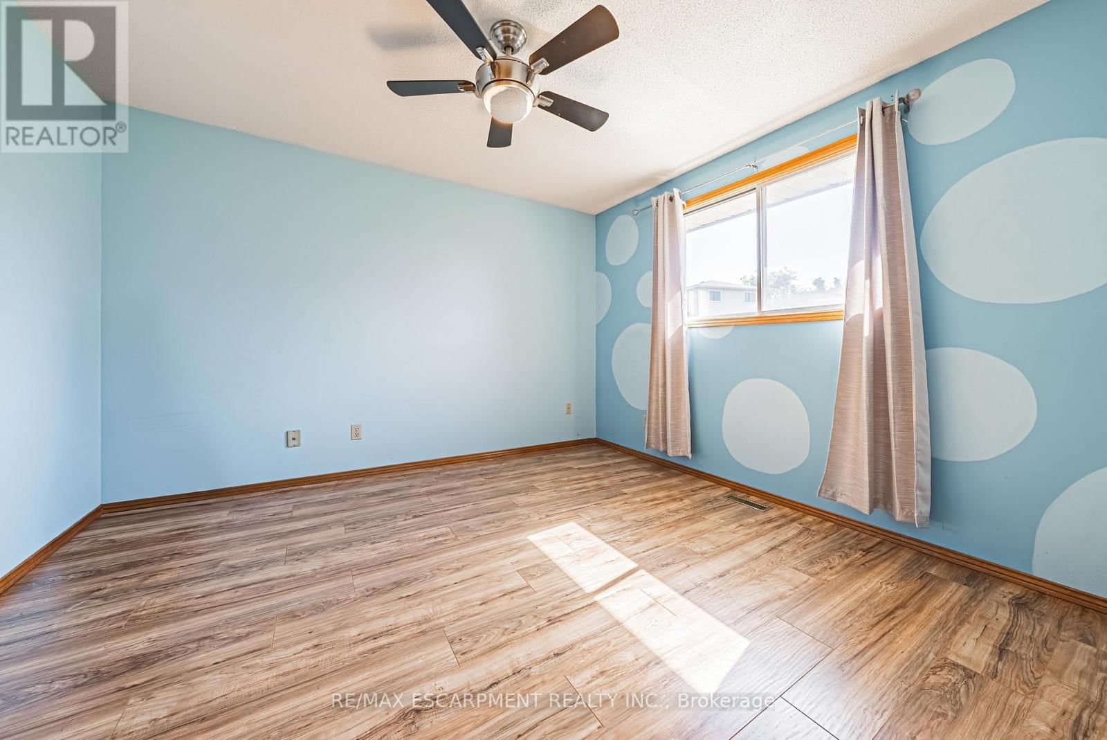 19 GLENHAVEN COURT Image 18