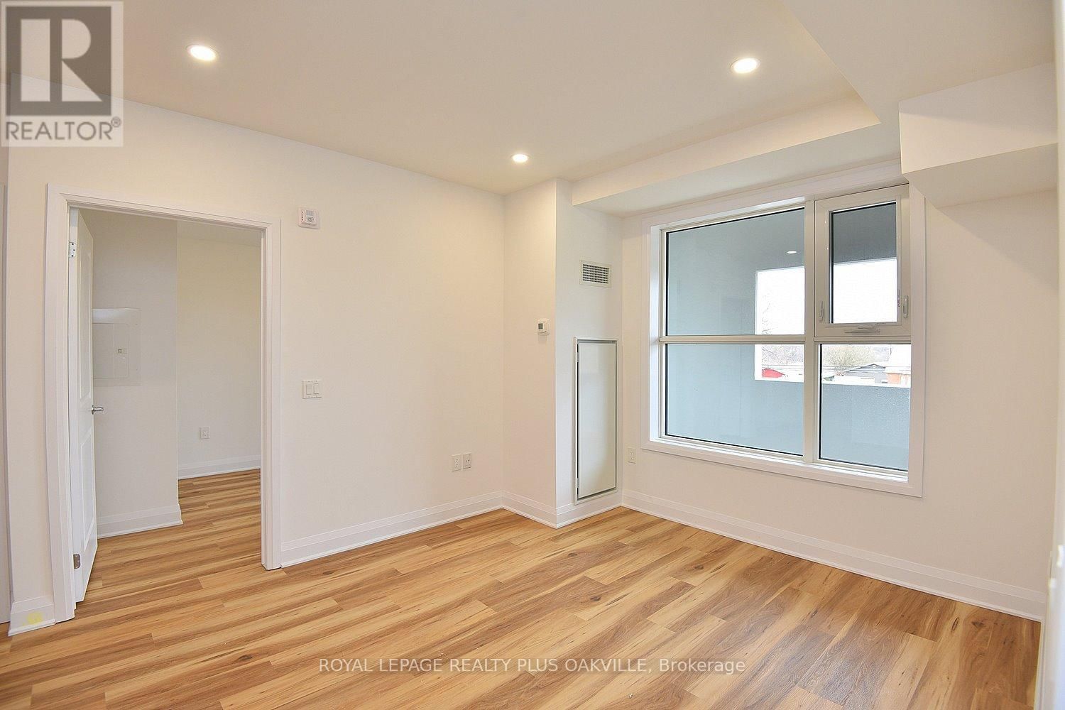 211 - 1936 RYMAL ROAD Image 11