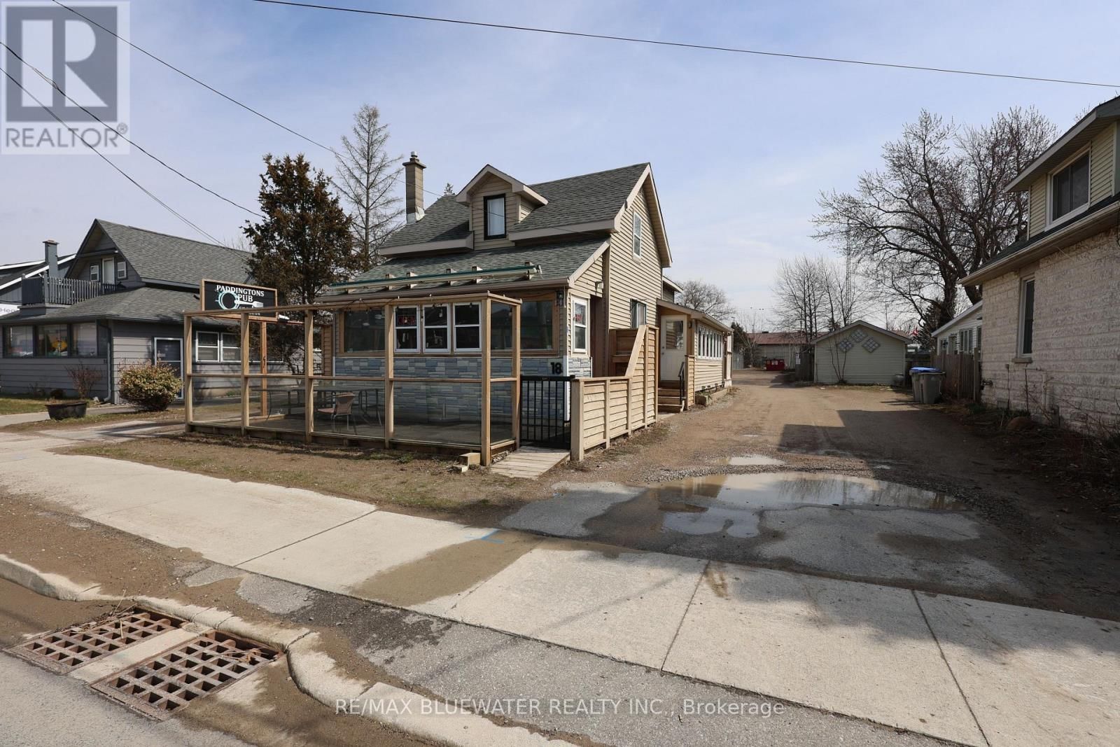 18 ONTARIO STREET NORTH Image 1