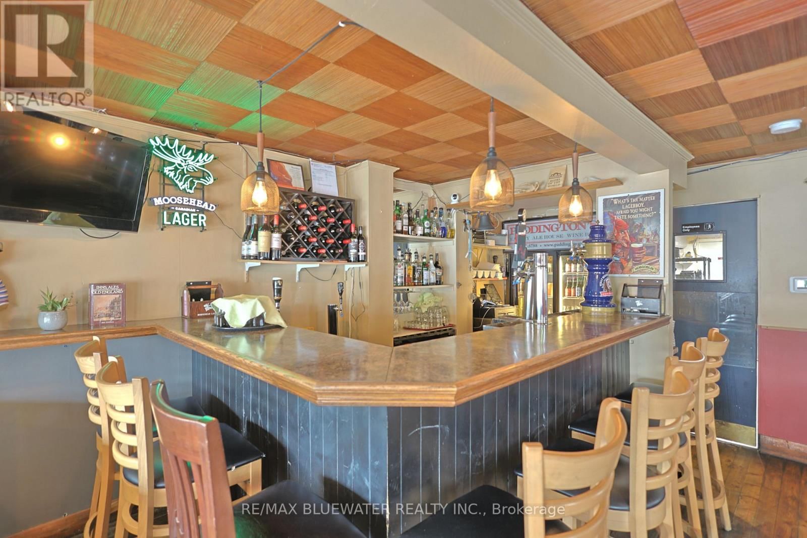 18 ONTARIO STREET NORTH Image 11