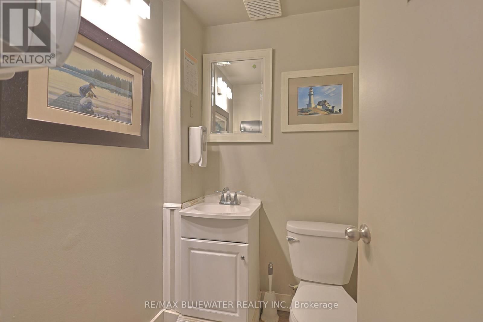 18 ONTARIO STREET NORTH Image 15