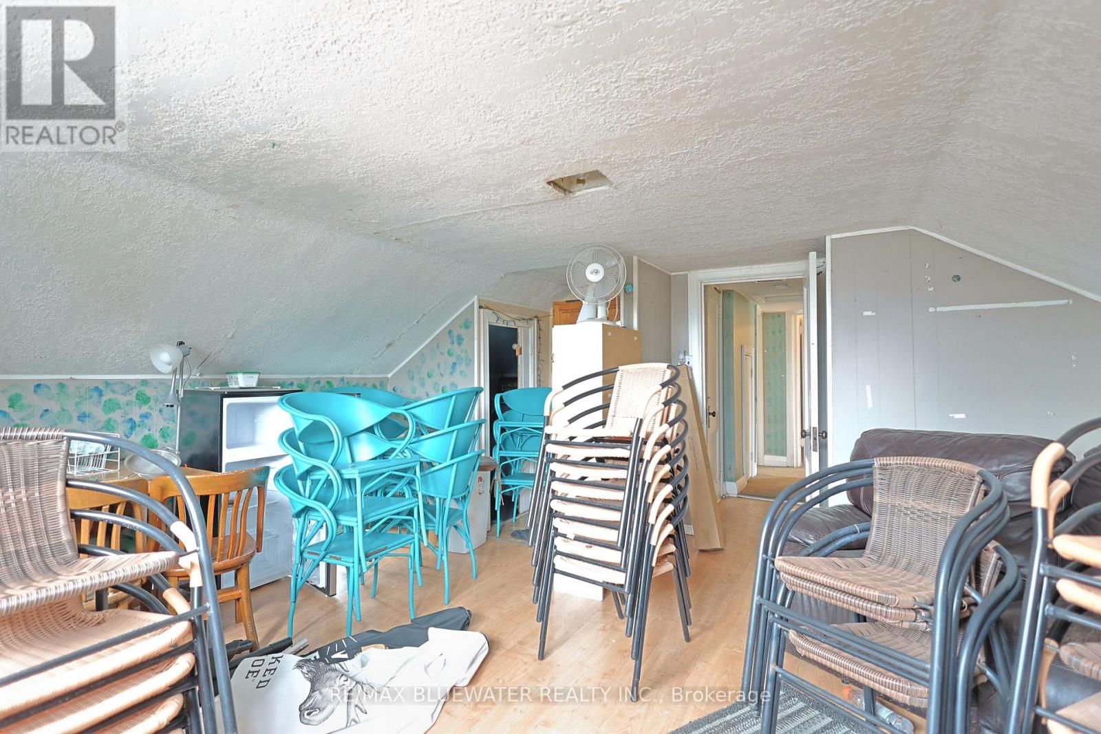 18 ONTARIO STREET NORTH Image 17