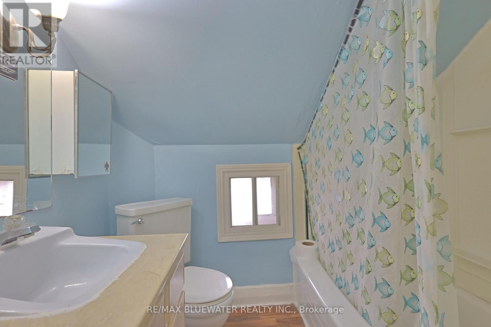 18 ONTARIO STREET NORTH Image 20