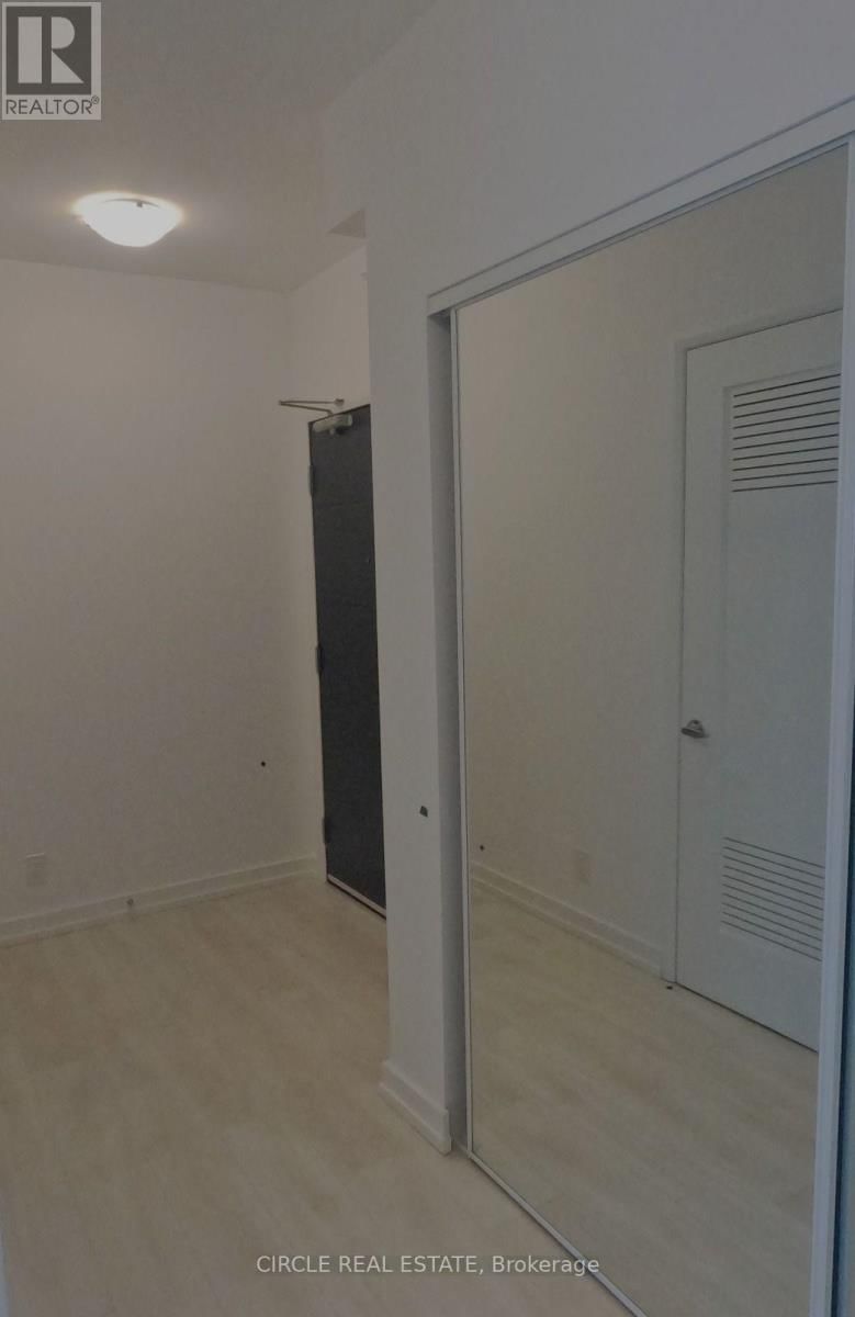 2414 - 75 JAMES STREET SOUTH Image 12