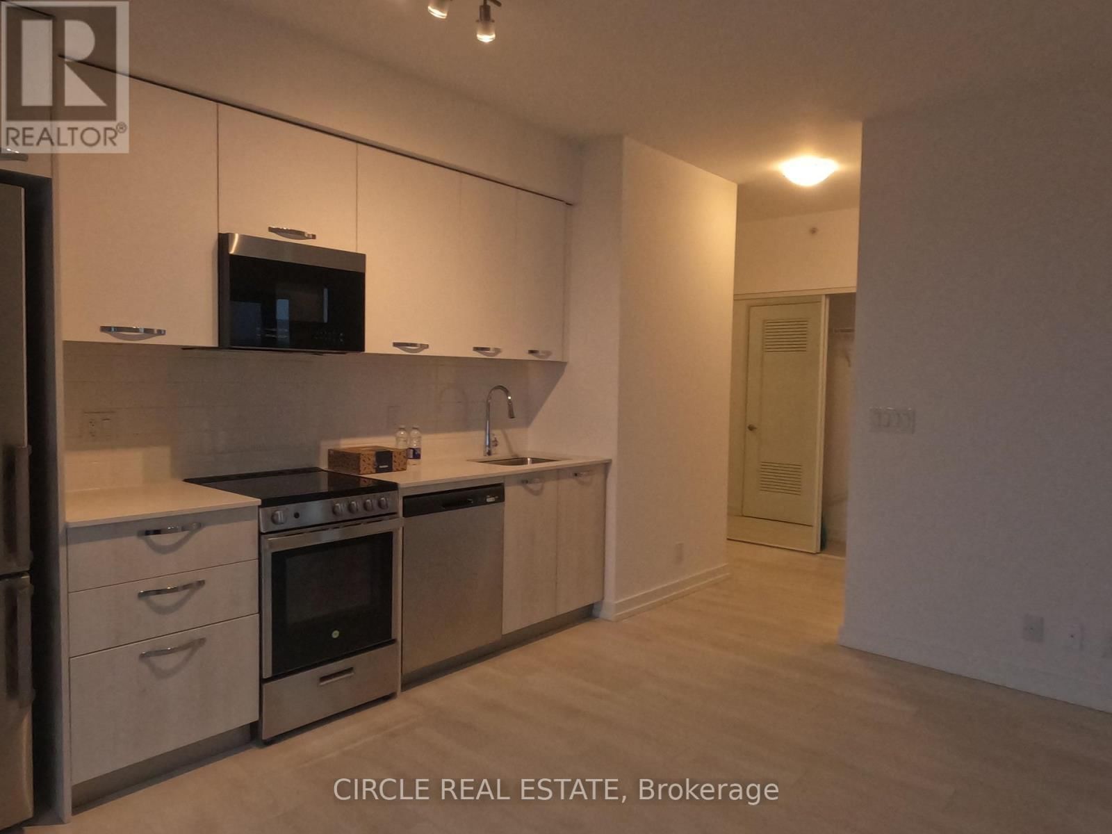 2414 - 75 JAMES STREET SOUTH Image 2