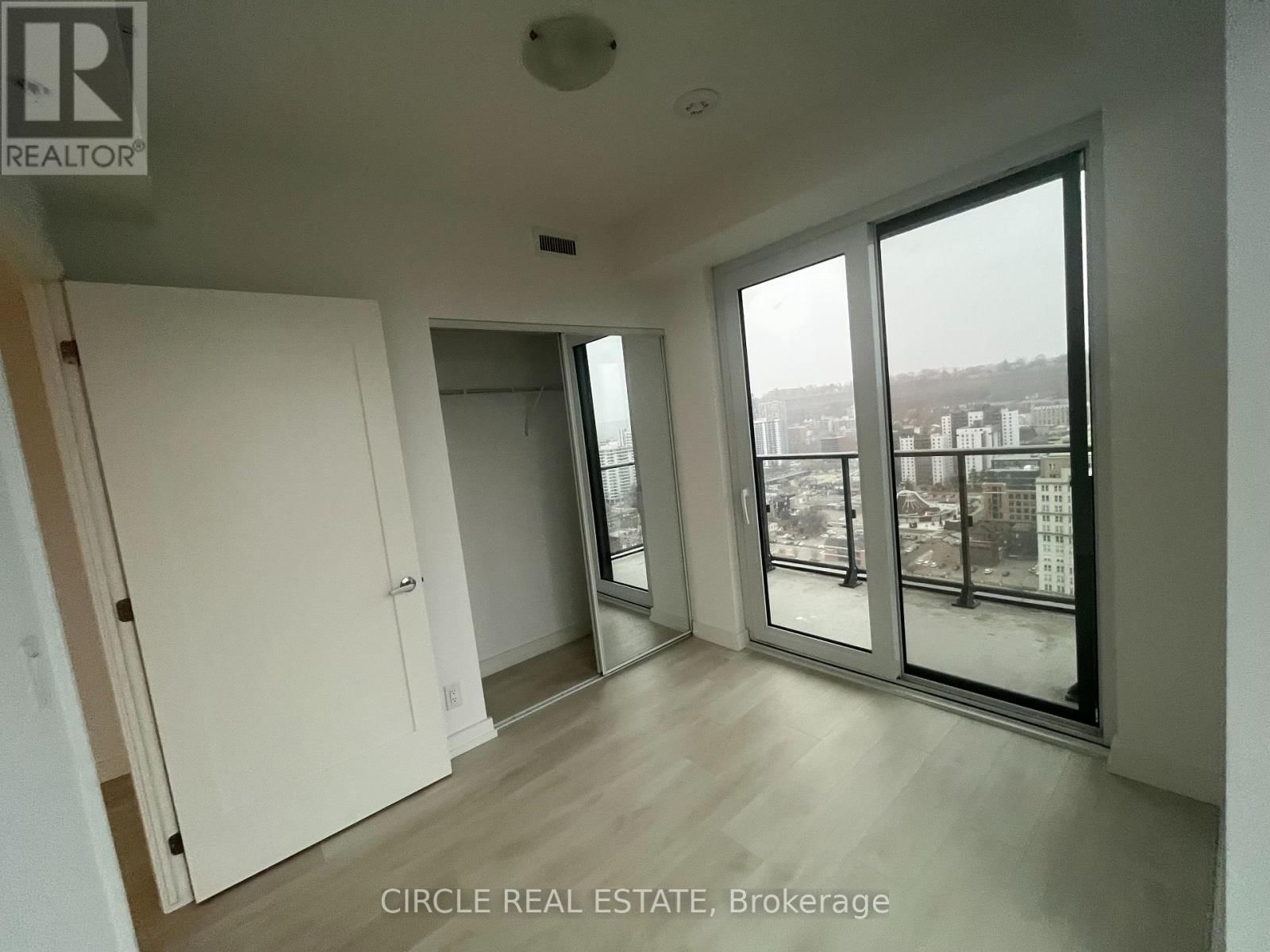 2414 - 75 JAMES STREET SOUTH Image 7