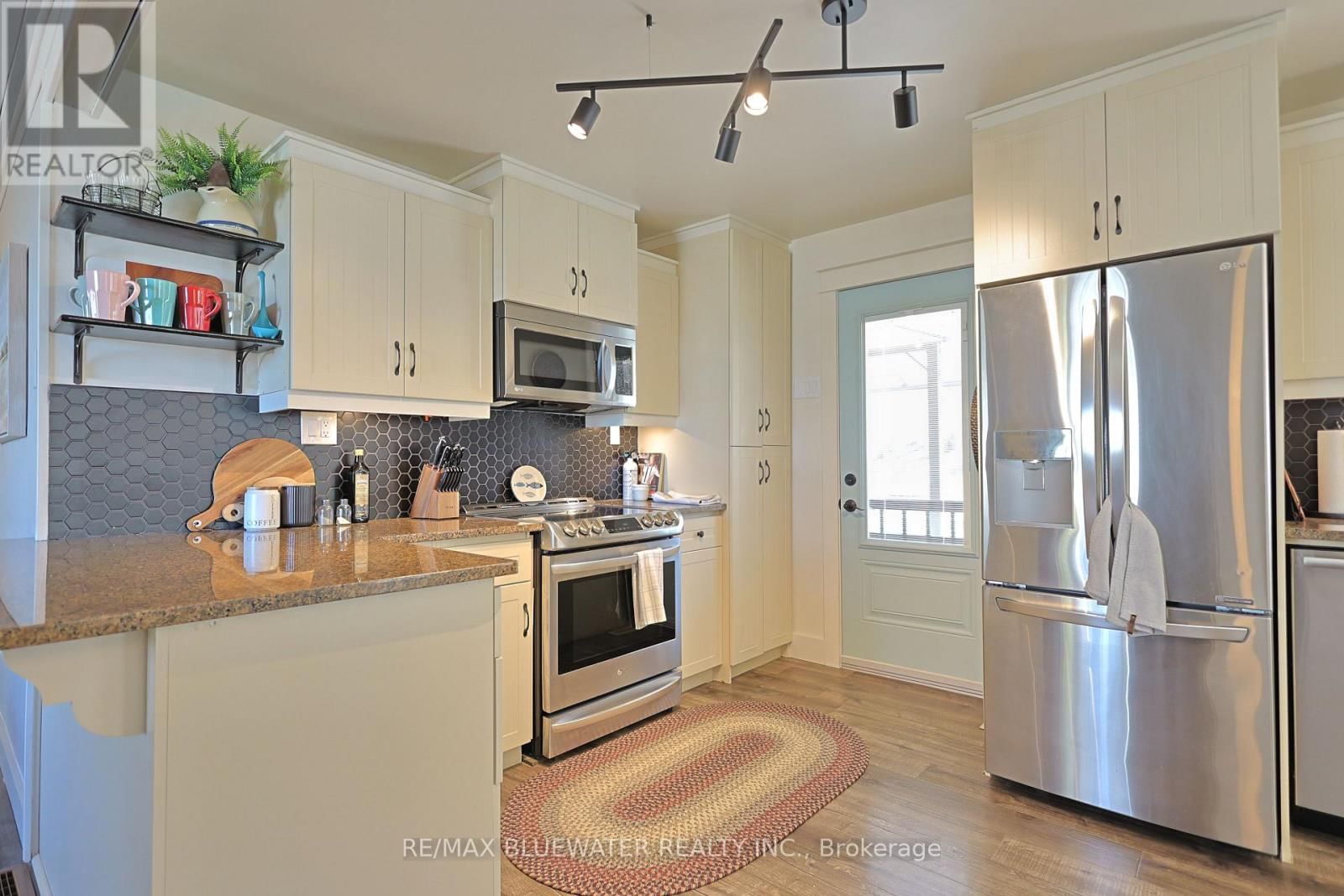 5333 BROADVIEW AVENUE Image 15