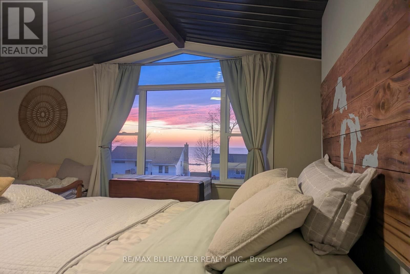 5333 BROADVIEW AVENUE Image 34