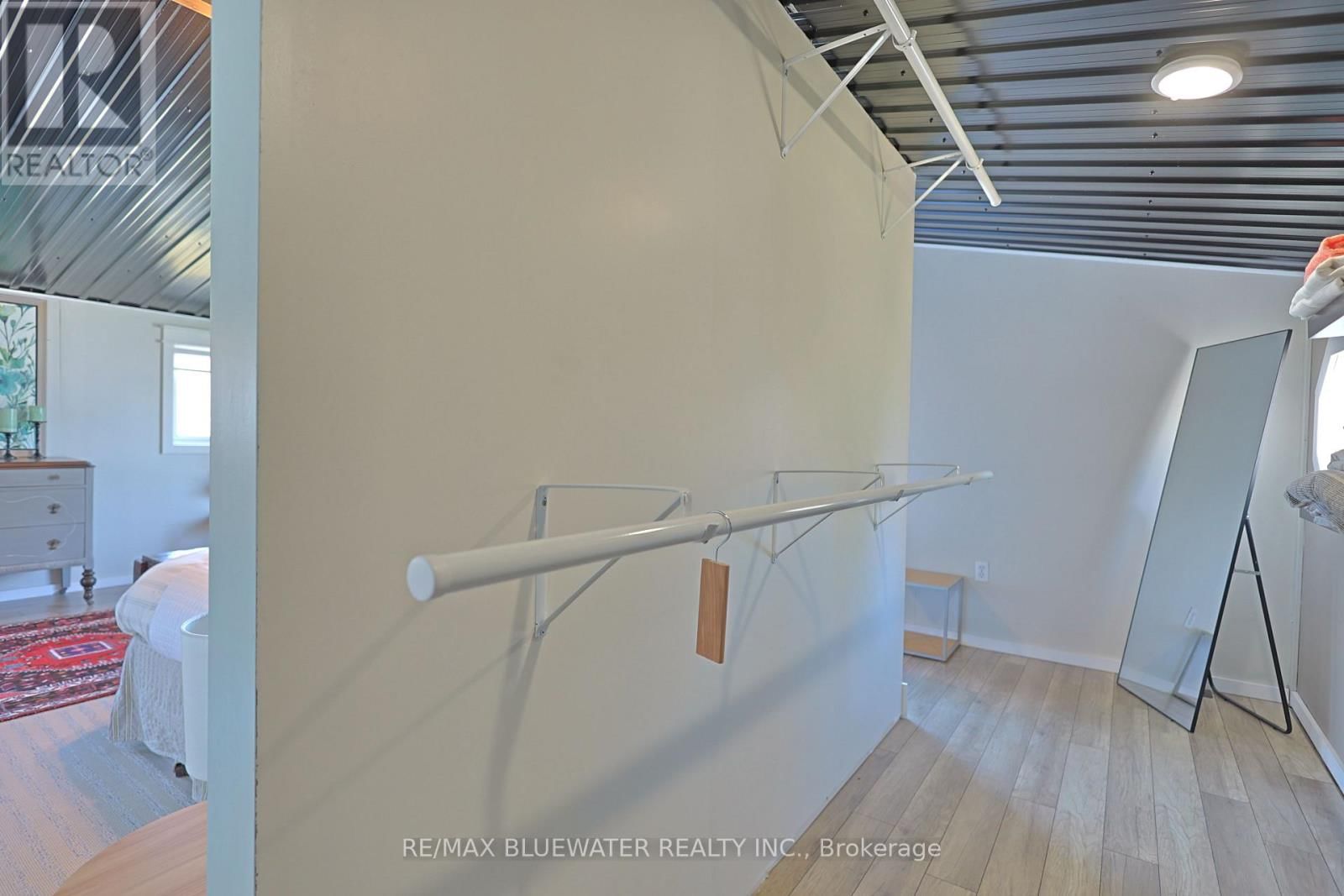 5333 BROADVIEW AVENUE Image 36