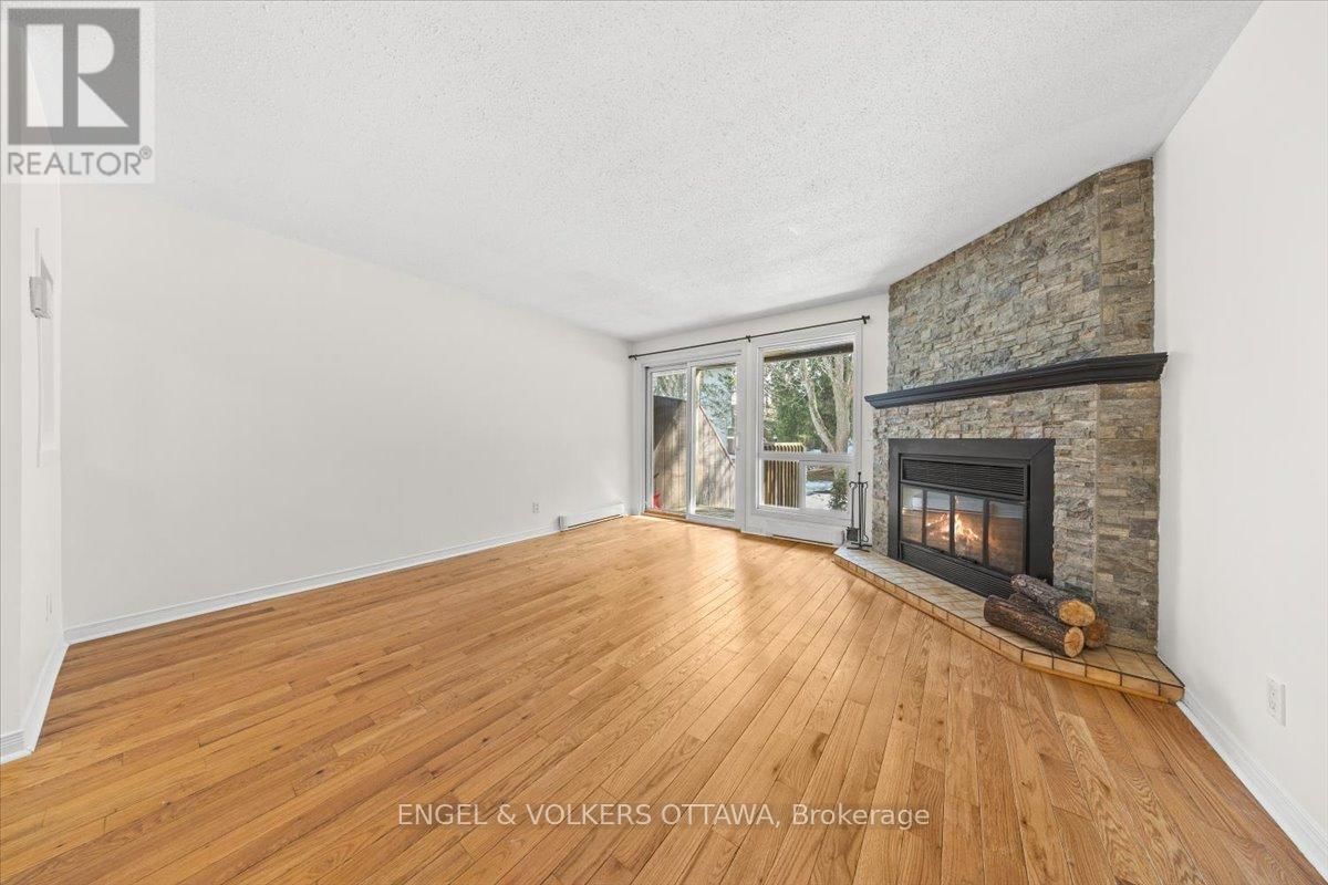 A - 6748 JEANNE D'ARC BOULEVARD NORTH Image 10