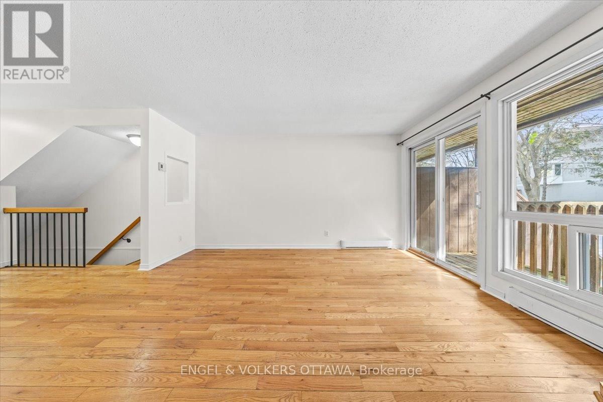 A - 6748 JEANNE D'ARC BOULEVARD NORTH Image 11