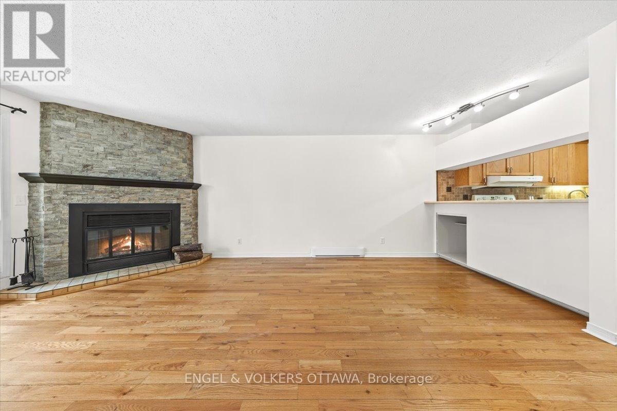 A - 6748 JEANNE D'ARC BOULEVARD NORTH Image 12