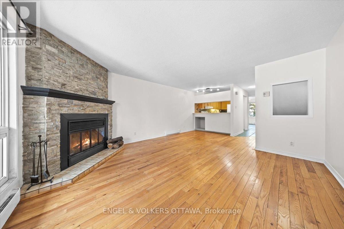 A - 6748 JEANNE D'ARC BOULEVARD NORTH Image 13