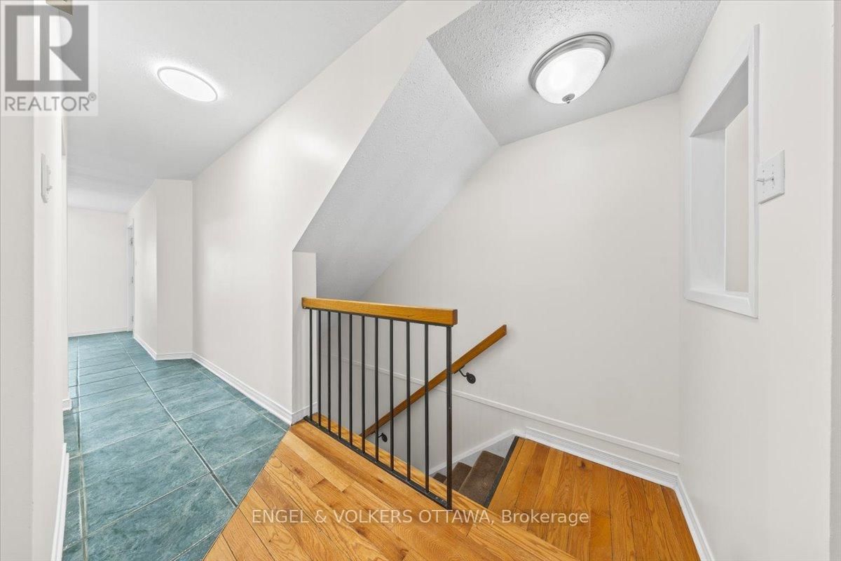 A - 6748 JEANNE D'ARC BOULEVARD NORTH Image 15