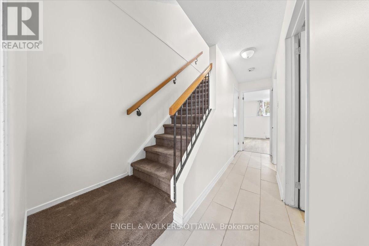 A - 6748 JEANNE D'ARC BOULEVARD NORTH Image 16