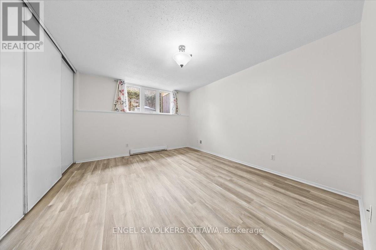 A - 6748 JEANNE D'ARC BOULEVARD NORTH Image 17