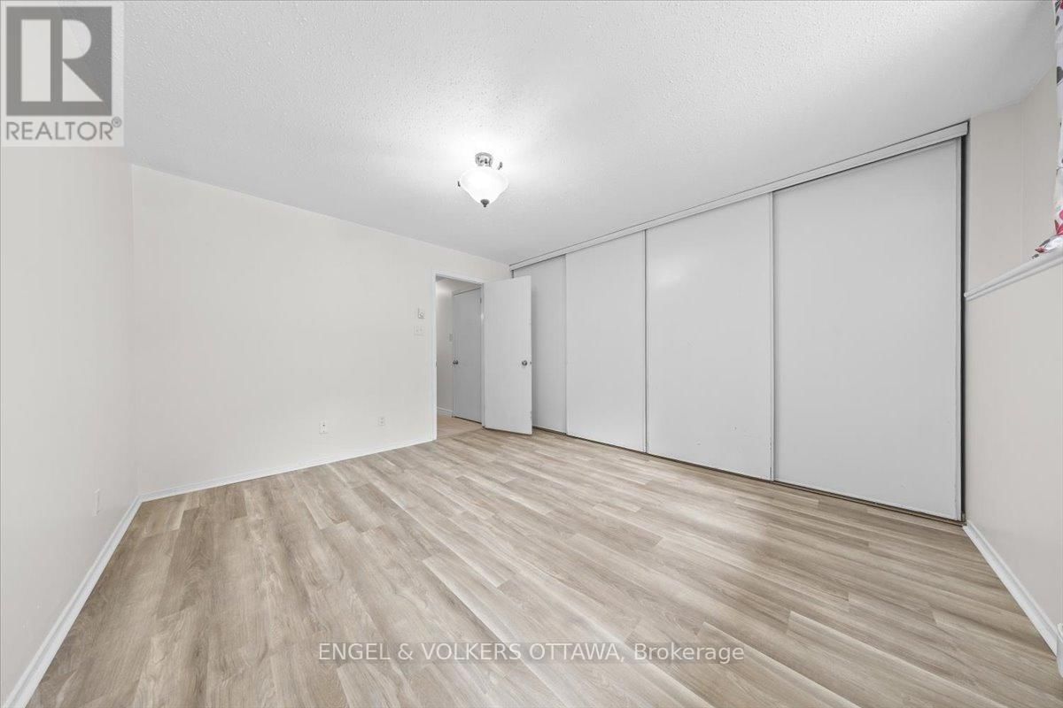 A - 6748 JEANNE D'ARC BOULEVARD NORTH Image 19