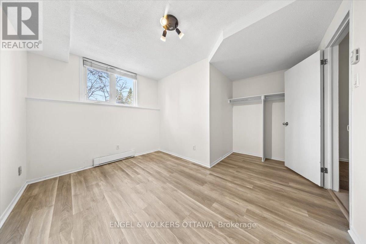 A - 6748 JEANNE D'ARC BOULEVARD NORTH Image 22