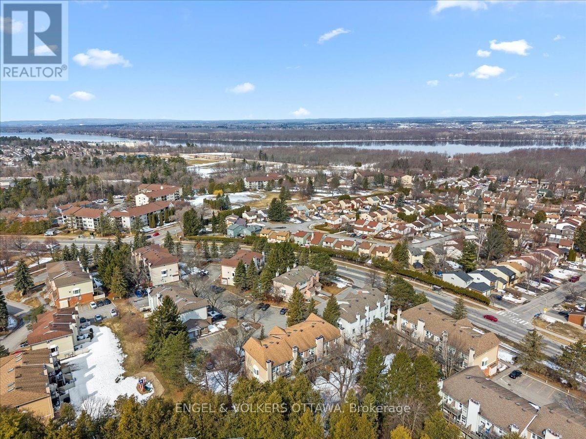 A - 6748 JEANNE D'ARC BOULEVARD NORTH Image 24