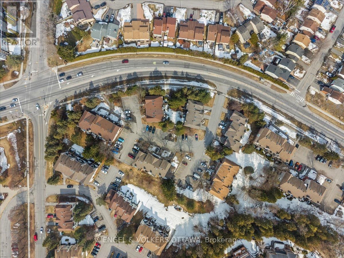 A - 6748 JEANNE D'ARC BOULEVARD NORTH Image 25