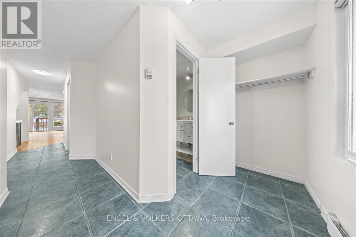 A - 6748 JEANNE D'ARC BOULEVARD NORTH Image 4