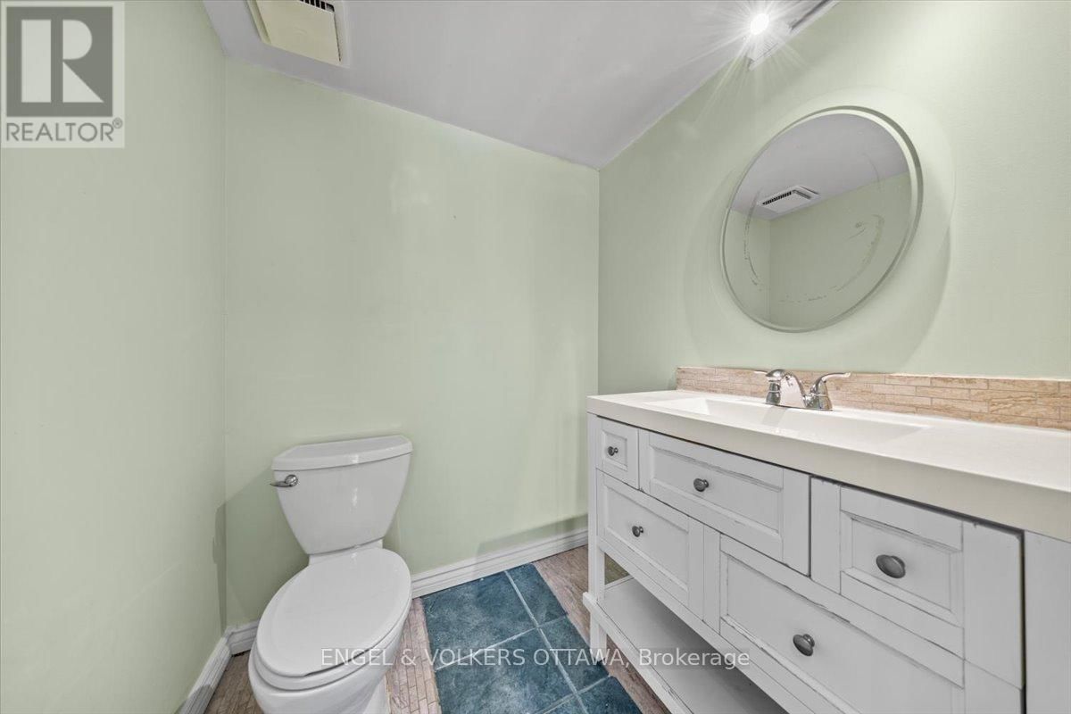 A - 6748 JEANNE D'ARC BOULEVARD NORTH Image 5