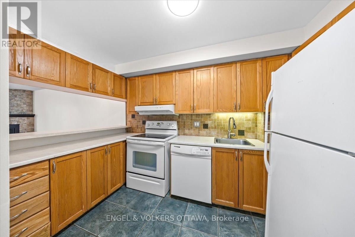 A - 6748 JEANNE D'ARC BOULEVARD NORTH Image 6