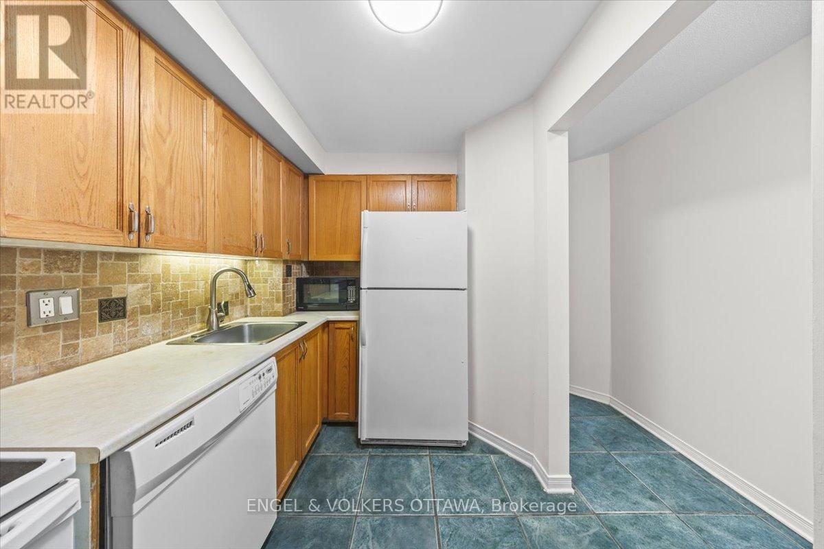 A - 6748 JEANNE D'ARC BOULEVARD NORTH Image 7