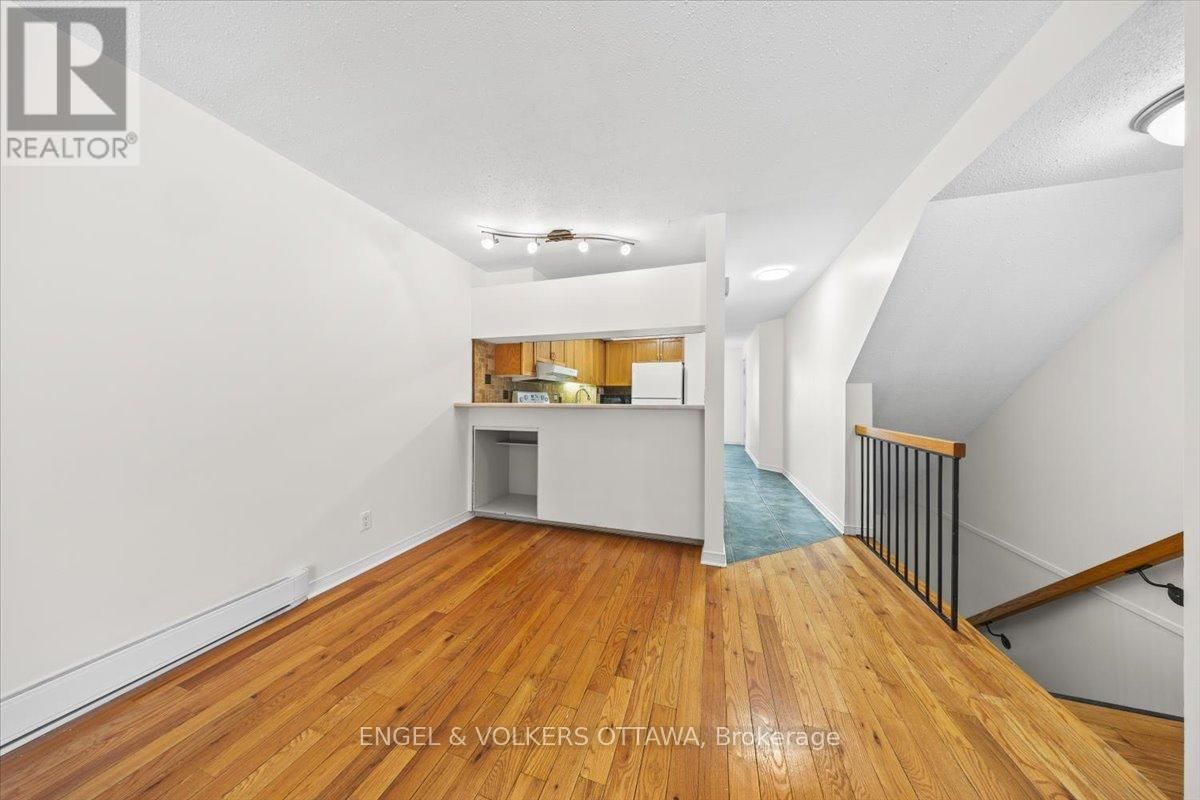 A - 6748 JEANNE D'ARC BOULEVARD NORTH Image 8