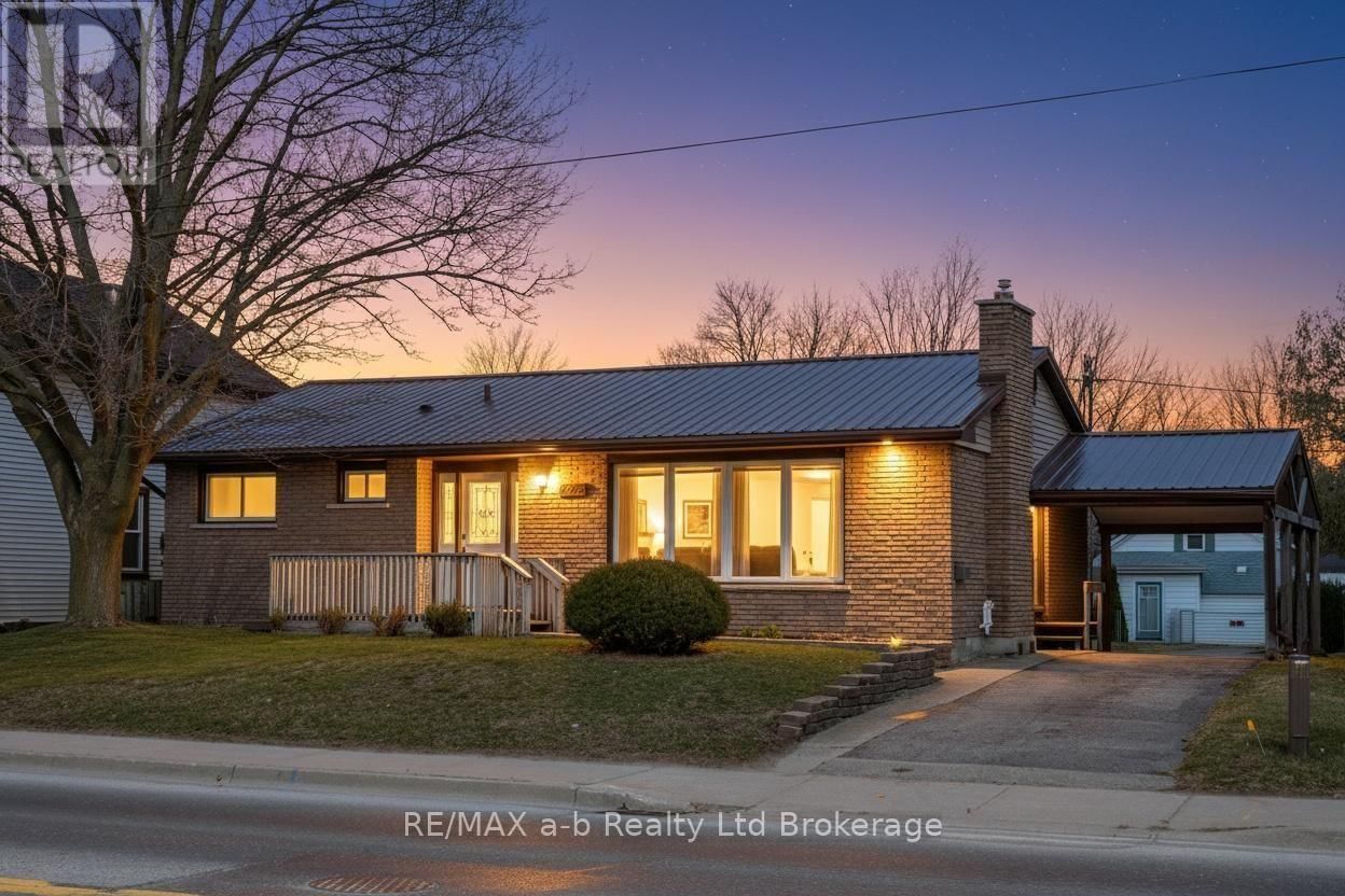 318 BROADWAY STREET Image 27