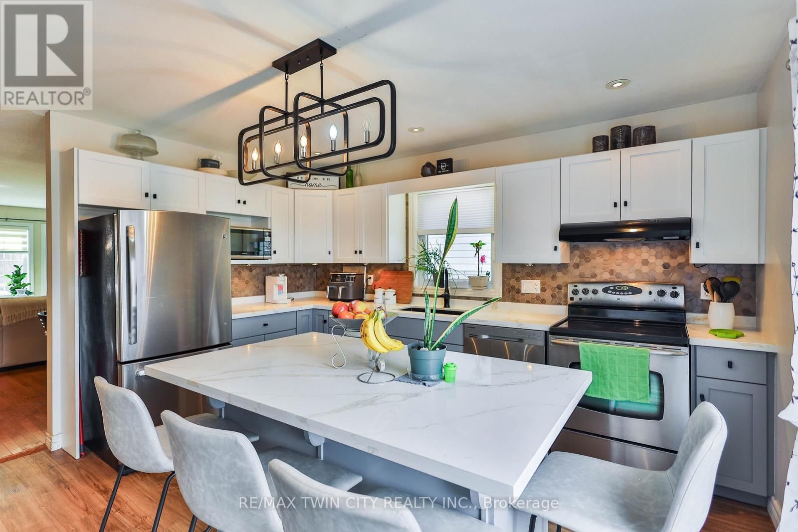 3 OLIVER COURT Image 11