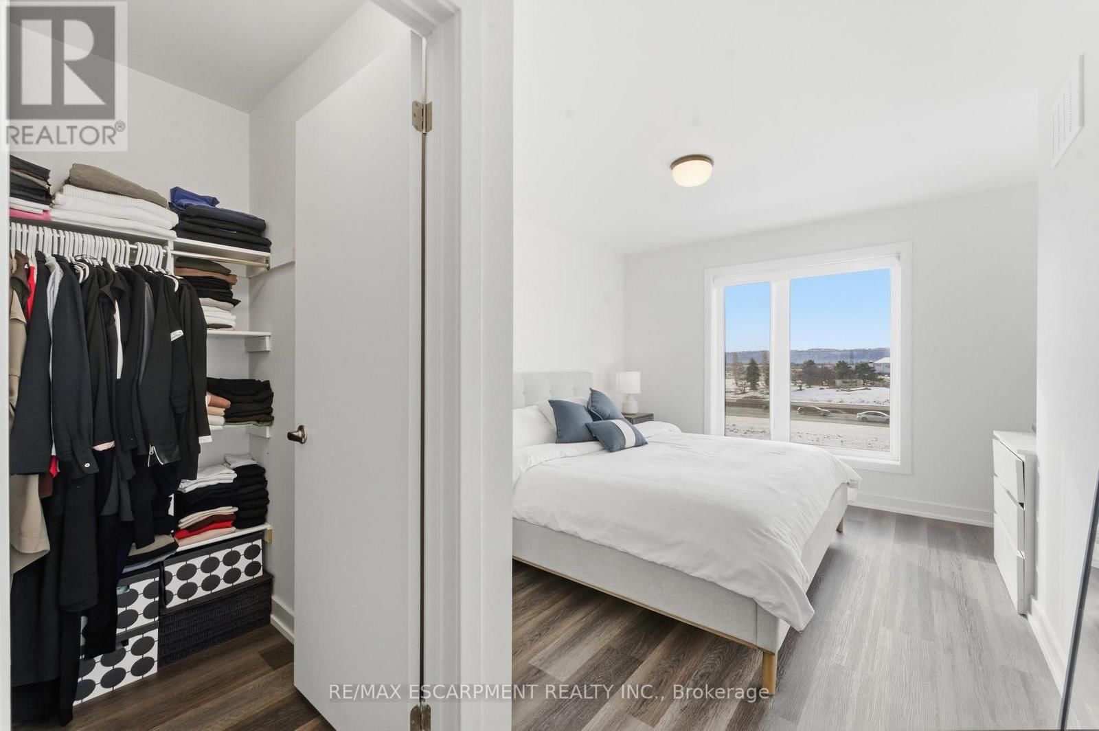 44 - 590 NORTH SERVICE ROAD Image 11