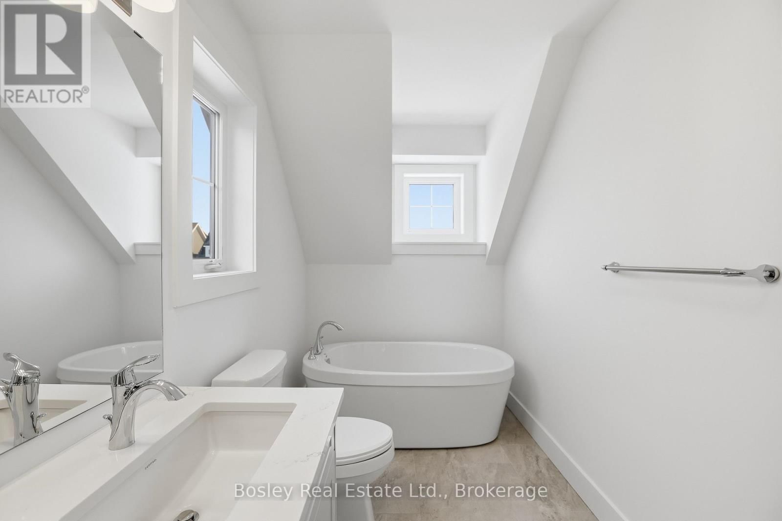 130 WHITE OAK CRESCENT Image 20