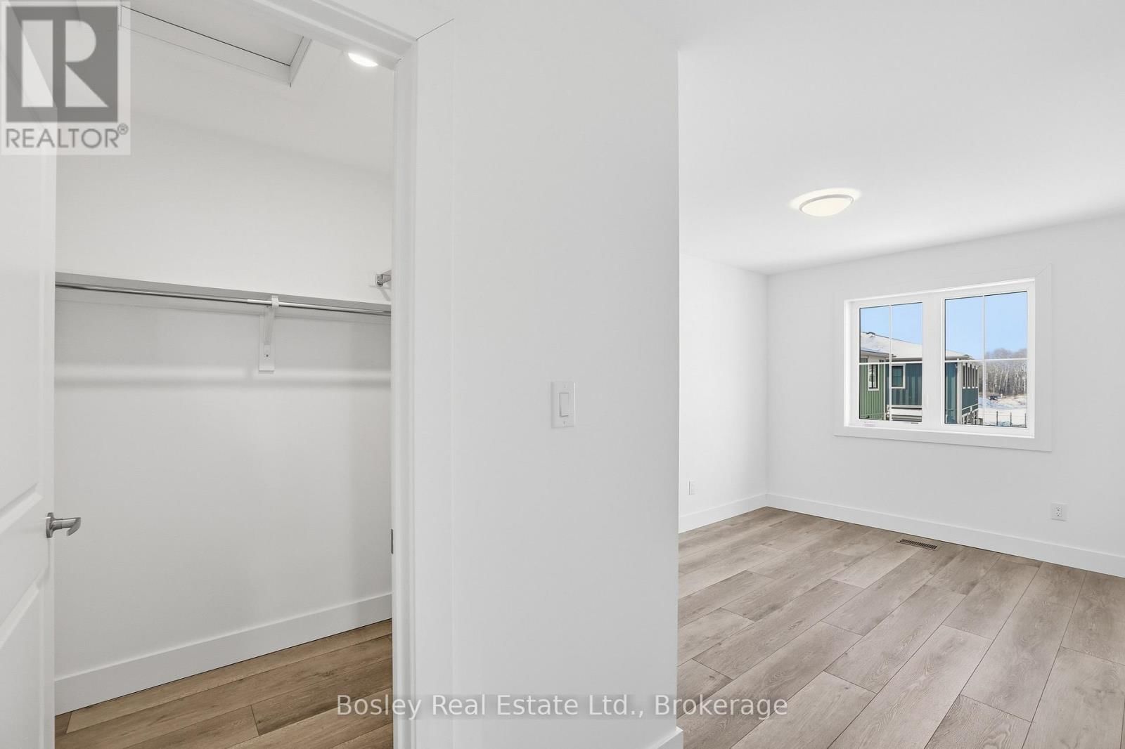 130 WHITE OAK CRESCENT Image 30