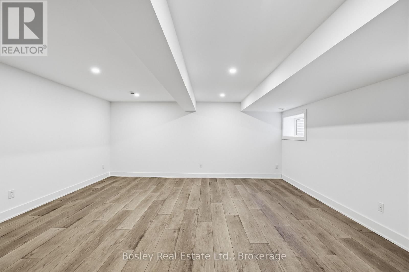 130 WHITE OAK CRESCENT Image 34