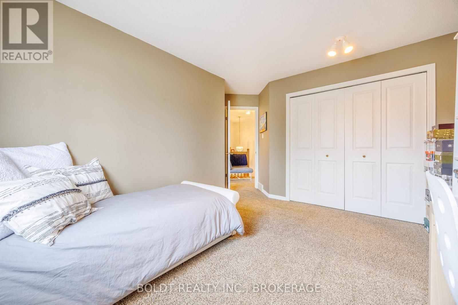 11 - 155 KILLARNEY ROAD Image 15