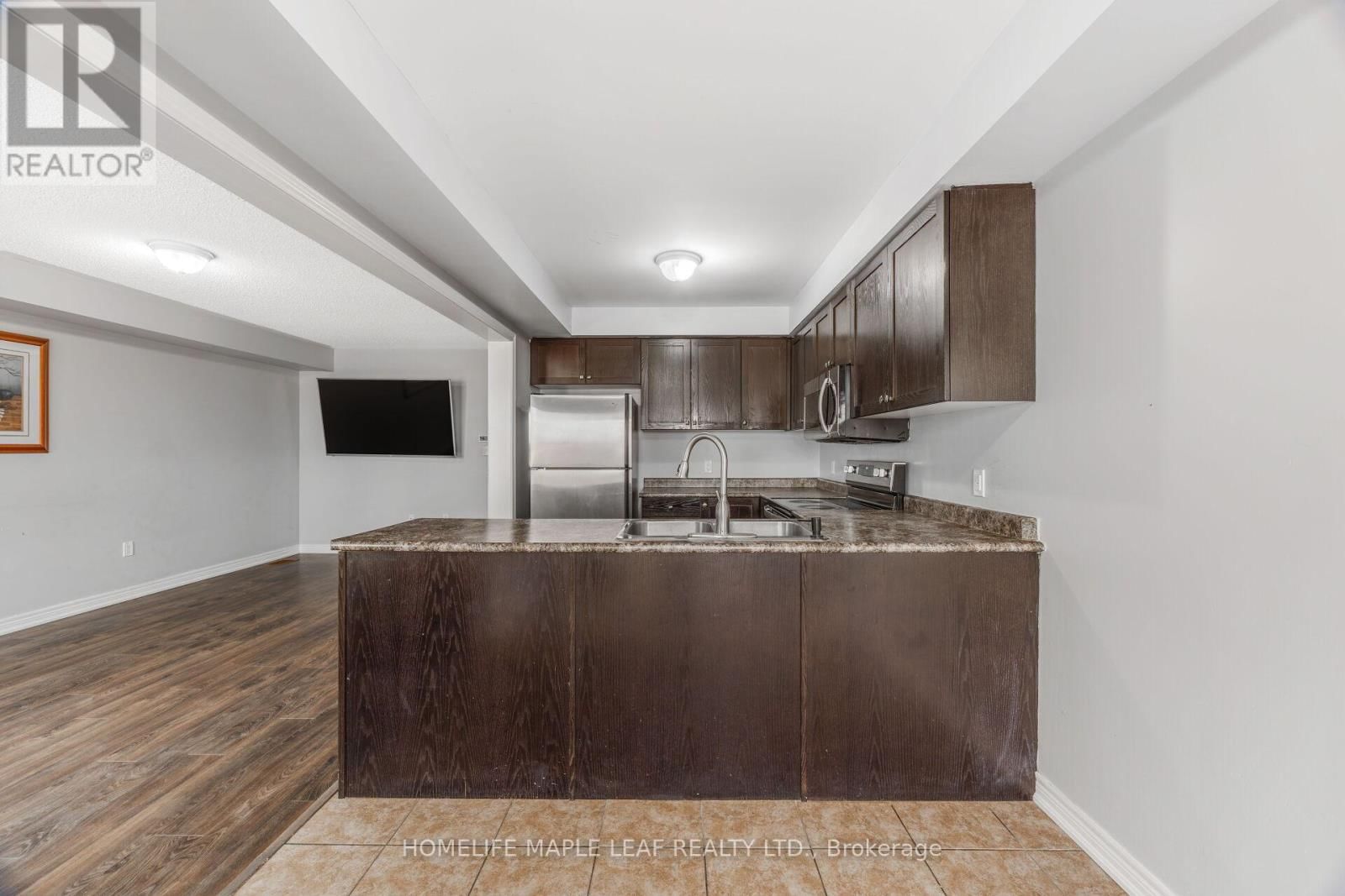 756 COOK CRESCENT Image 15