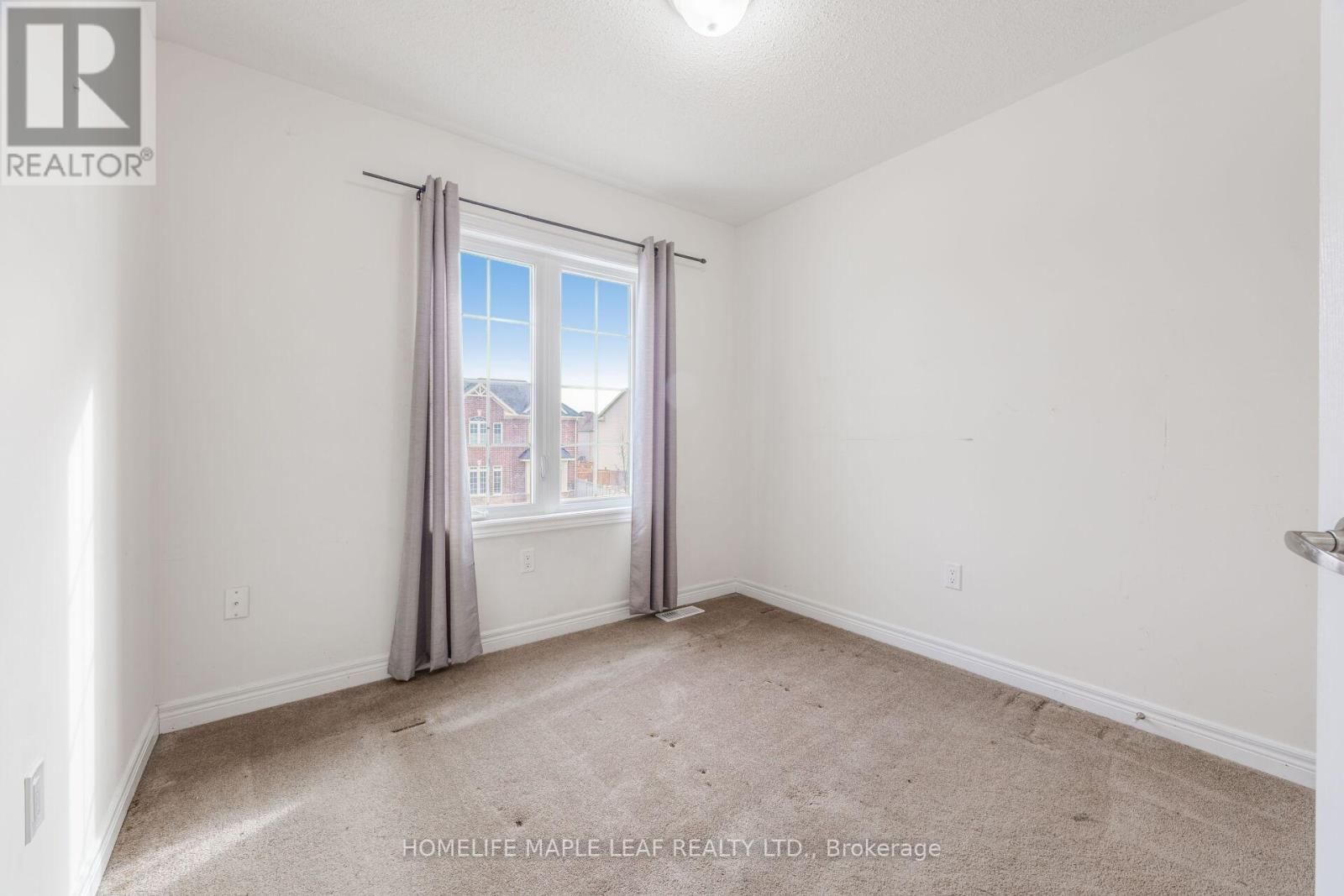 756 COOK CRESCENT Image 37