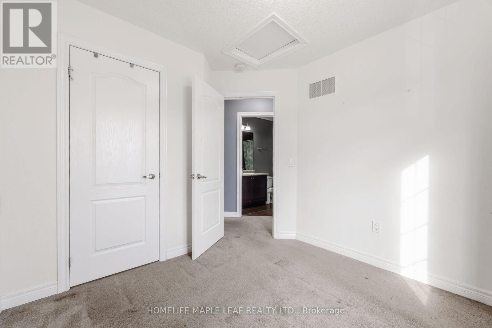 756 COOK CRESCENT Image 39