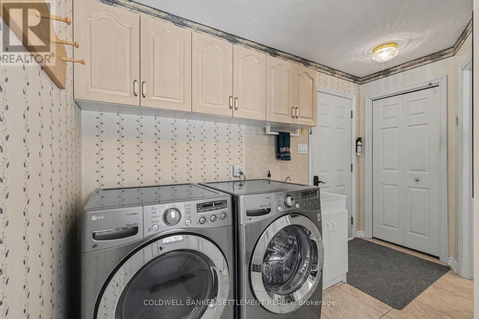 153 MCLAREN DRIVE Image 17