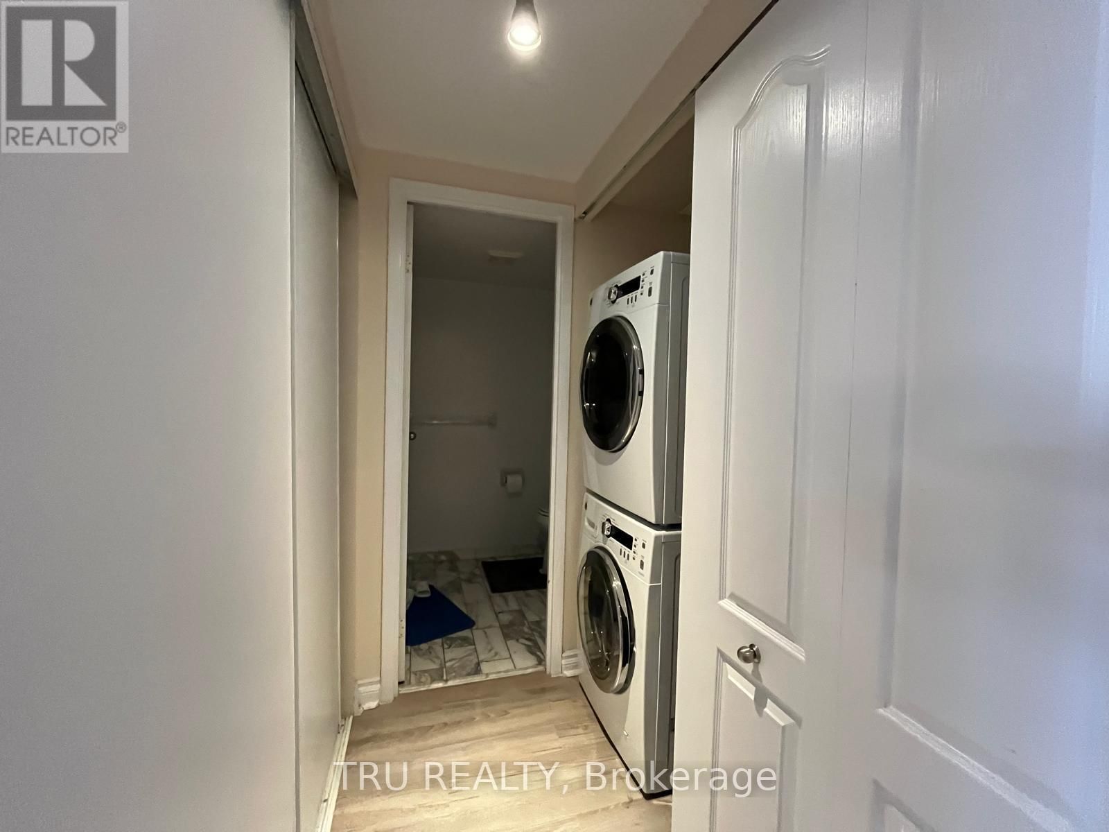 718 - 1025 GRENON AVENUE Image 36