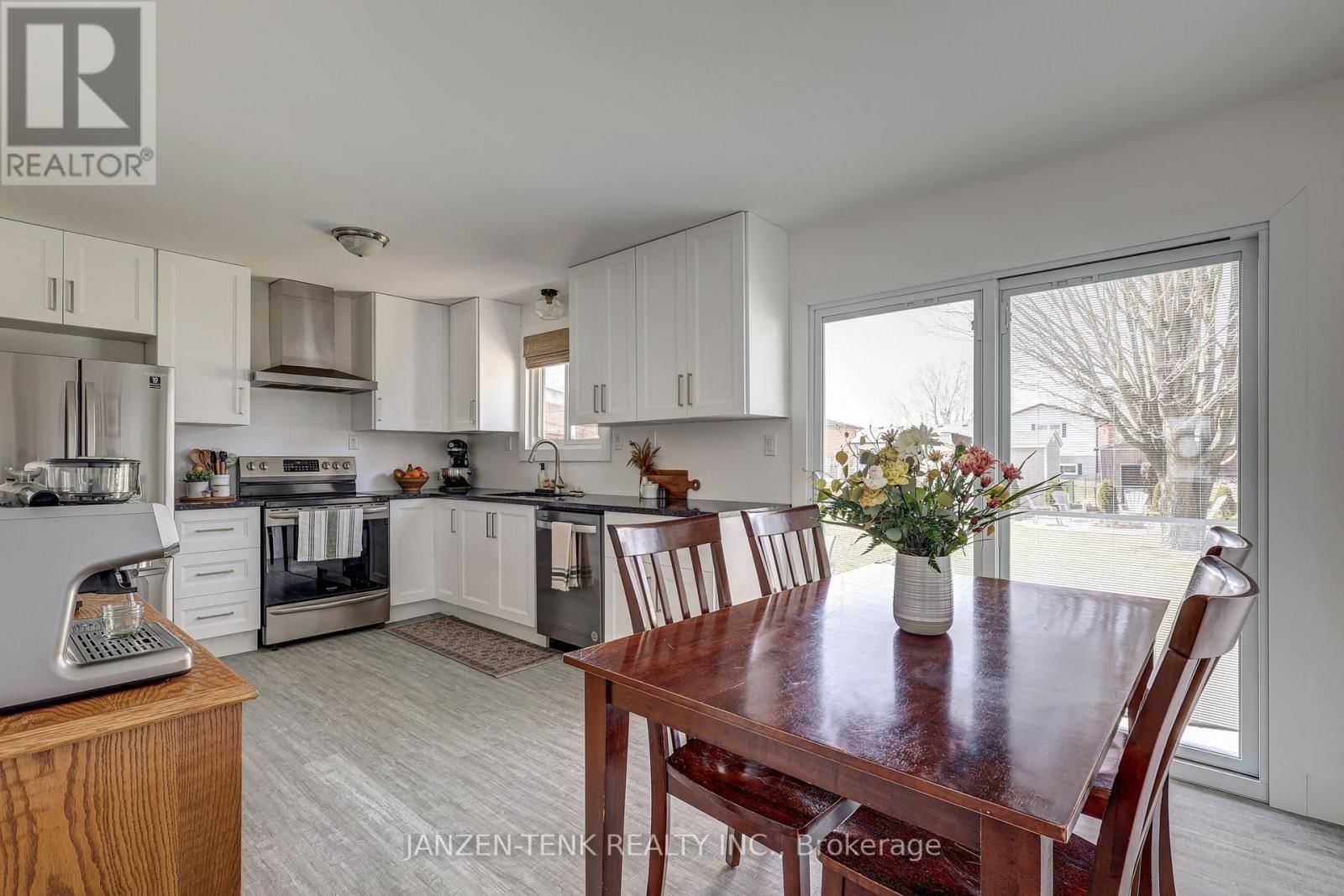 24 CENTENNIAL AVENUE Image 26