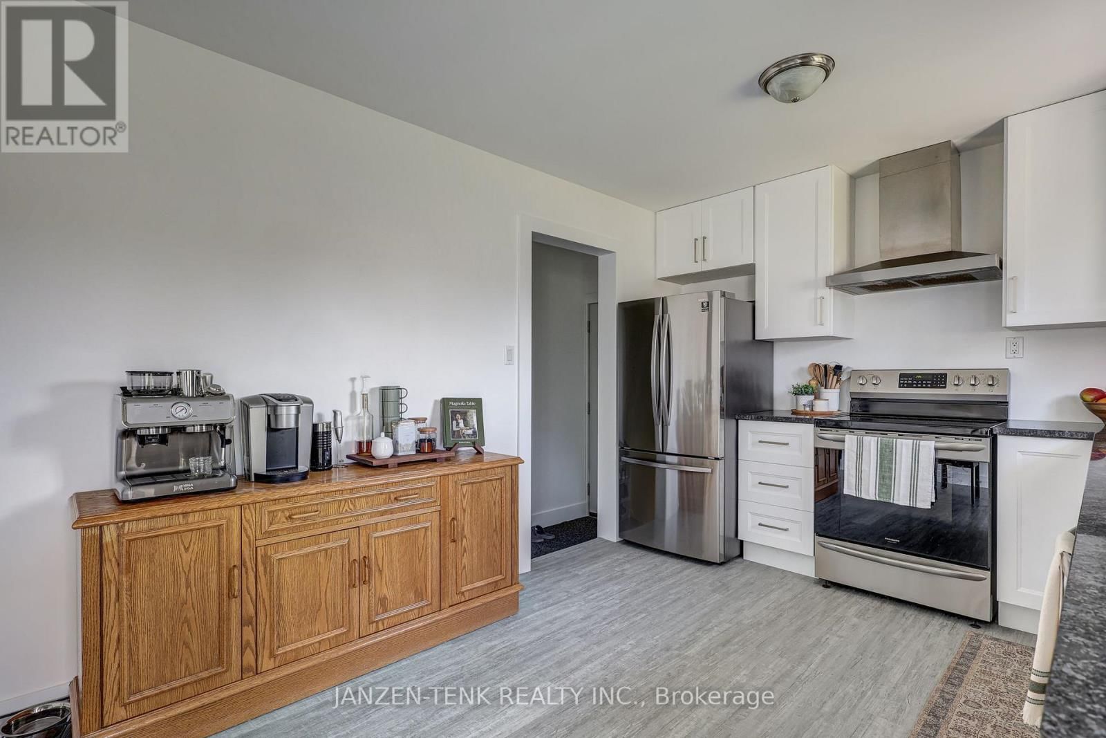 24 CENTENNIAL AVENUE Image 31