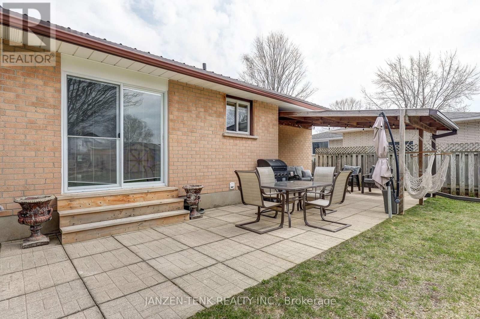 24 CENTENNIAL AVENUE Image 7