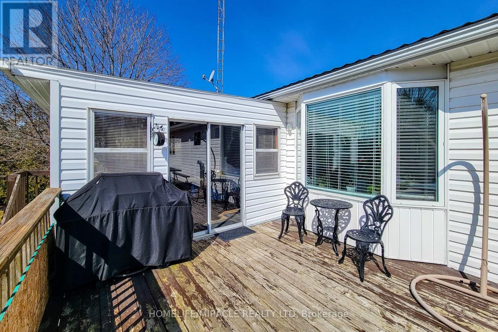 8442 SILVER STREET Image 11