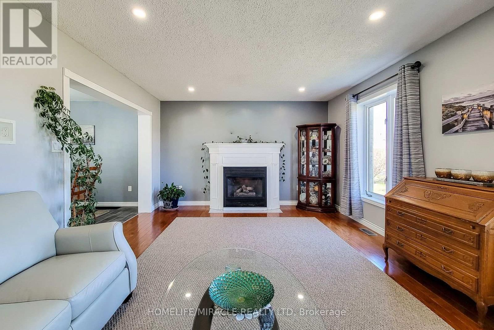 8442 SILVER STREET Image 23