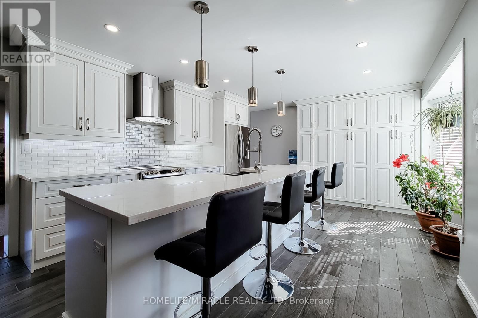 8442 SILVER STREET Image 29